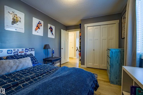 28 Hilldowns Drive, Spruce Grove, AB - Indoor Photo Showing Bedroom