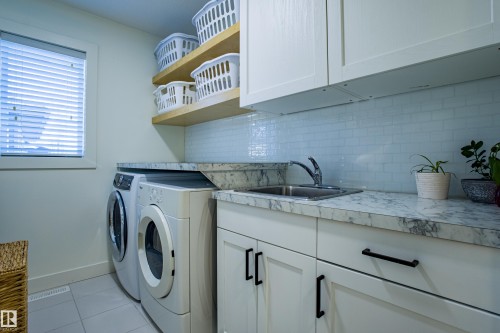 28 Hilldowns Drive, Spruce Grove, AB - Indoor Photo Showing Laundry Room