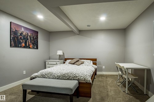 28 Hilldowns Drive, Spruce Grove, AB - Indoor Photo Showing Bedroom