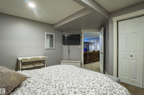 28 Hilldowns Drive, Spruce Grove, AB - Indoor Photo Showing Bedroom