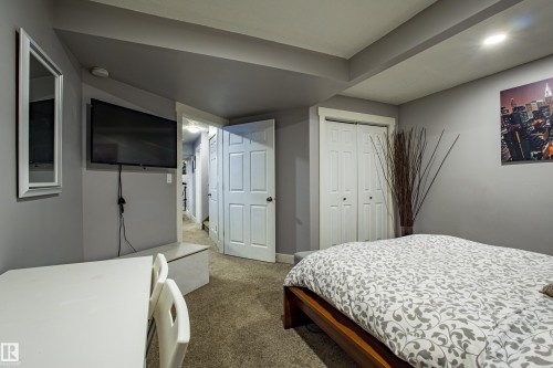 28 Hilldowns Drive, Spruce Grove, AB - Indoor Photo Showing Bedroom