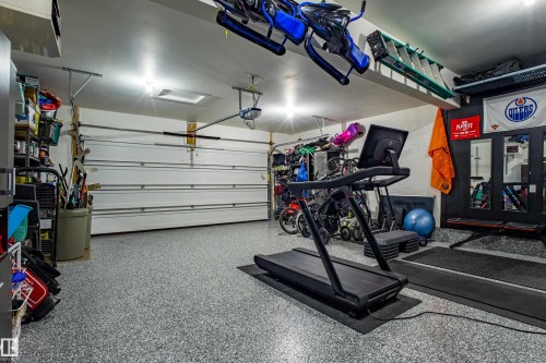 28 Hilldowns Drive, Spruce Grove, AB - Indoor Photo Showing Garage