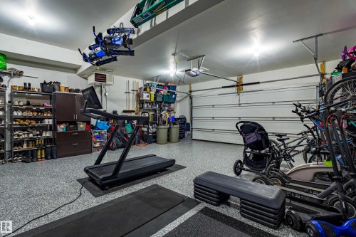 28 Hilldowns Drive, Spruce Grove, AB - Indoor Photo Showing Garage