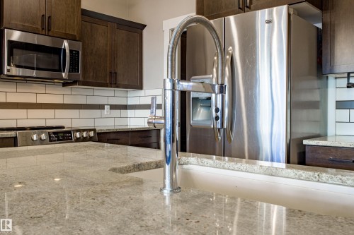 28 Hilldowns Drive, Spruce Grove, AB - Indoor Photo Showing Kitchen With Upgraded Kitchen