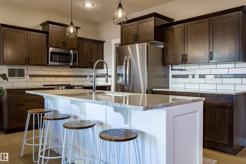 28 Hilldowns Drive, Spruce Grove, AB - Indoor Photo Showing Kitchen With Upgraded Kitchen