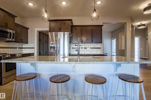 28 Hilldowns Drive, Spruce Grove, AB - Indoor Photo Showing Kitchen With Upgraded Kitchen