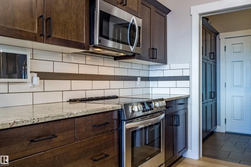 28 Hilldowns Drive, Spruce Grove, AB - Indoor Photo Showing Kitchen With Upgraded Kitchen