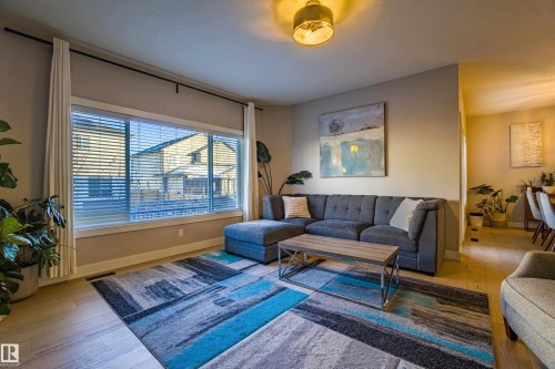 28 Hilldowns Drive, Spruce Grove, AB - Indoor Photo Showing Living Room