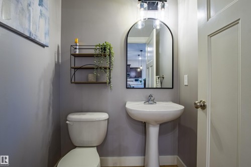 28 Hilldowns Drive, Spruce Grove, AB - Indoor Photo Showing Bathroom