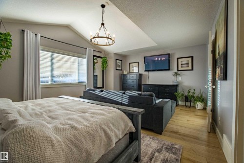 28 Hilldowns Drive, Spruce Grove, AB - Indoor Photo Showing Bedroom