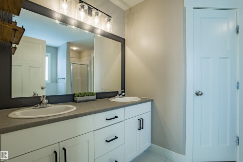 28 Hilldowns Drive, Spruce Grove, AB - Indoor Photo Showing Bathroom