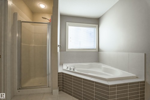 28 Hilldowns Drive, Spruce Grove, AB - Indoor Photo Showing Bathroom