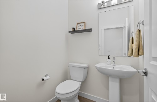 100 Meadowlink Common, Spruce Grove, AB - Indoor Photo Showing Bathroom