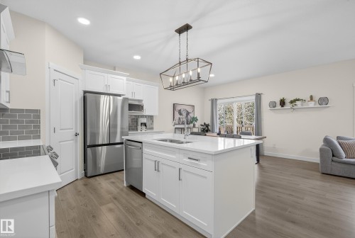 100 Meadowlink Common, Spruce Grove, AB - Indoor Photo Showing Kitchen