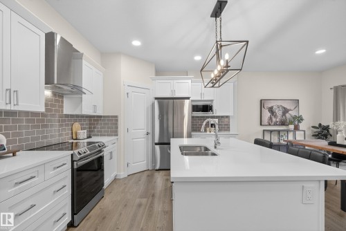 100 Meadowlink Common, Spruce Grove, AB - Indoor Photo Showing Kitchen With Double Sink With Upgraded Kitchen