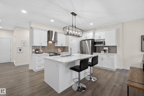100 Meadowlink Common, Spruce Grove, AB - Indoor Photo Showing Kitchen With Upgraded Kitchen