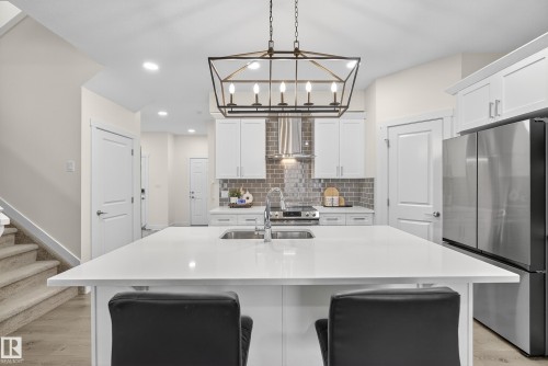 100 Meadowlink Common, Spruce Grove, AB - Indoor Photo Showing Kitchen With Double Sink With Upgraded Kitchen
