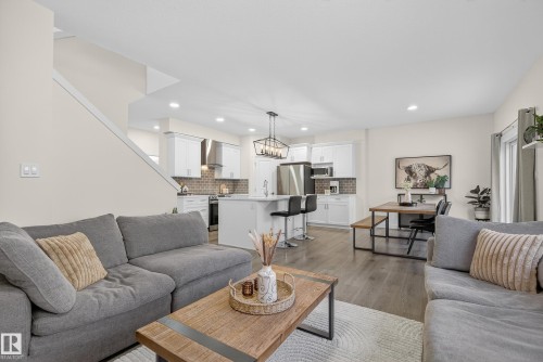 100 Meadowlink Common, Spruce Grove, AB - Indoor Photo Showing Living Room