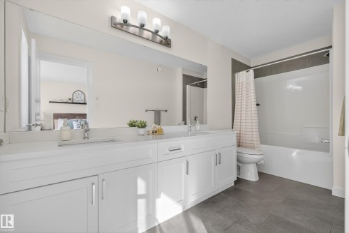 100 Meadowlink Common, Spruce Grove, AB - Indoor Photo Showing Bathroom