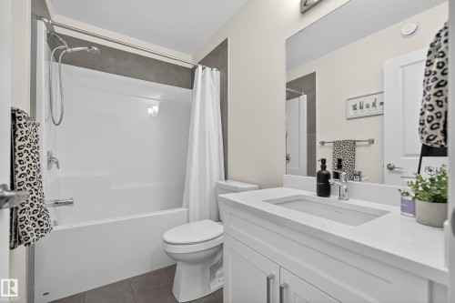100 Meadowlink Common, Spruce Grove, AB - Indoor Photo Showing Bathroom