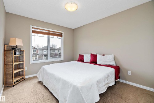 Carpeted bedroom with baseboards - 33 Sutherland Street, Leduc, AB - Indoor Photo Showing Bedroom