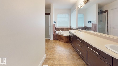 5440 1A Avenue, Edmonton, AB - Indoor Photo Showing Bathroom
