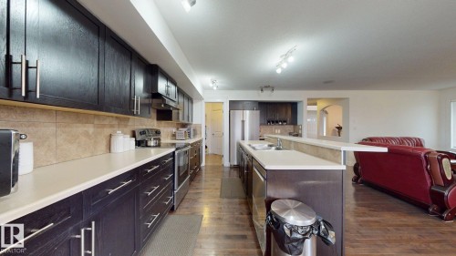 5440 1A Avenue, Edmonton, AB - Indoor Photo Showing Kitchen With Upgraded Kitchen