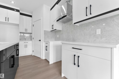 43 Southbridge Drive, Calmar, AB - Indoor Photo Showing Kitchen With Upgraded Kitchen