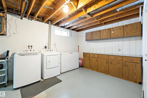 Laundry area featuring finished concrete floors and washing machine and clothes dryer - 12 Beacon Crescent, St. Albert, AB - Indoor Photo Showing Laundry Room