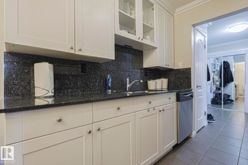 207 9925 83 Avenue, Edmonton, AB - Indoor Photo Showing Kitchen