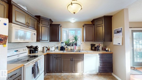 4329 45 Avenue, Drayton Valley, AB - Indoor Photo Showing Kitchen With Double Sink