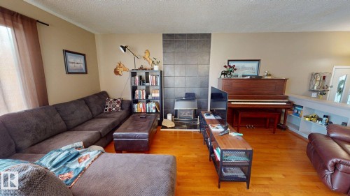 4329 45 Avenue, Drayton Valley, AB - Indoor Photo Showing Living Room