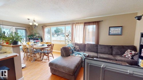 4329 45 Avenue, Drayton Valley, AB - Indoor Photo Showing Living Room
