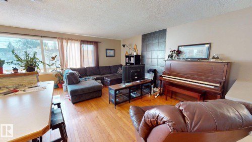 4329 45 Avenue, Drayton Valley, AB - Indoor Photo Showing Living Room