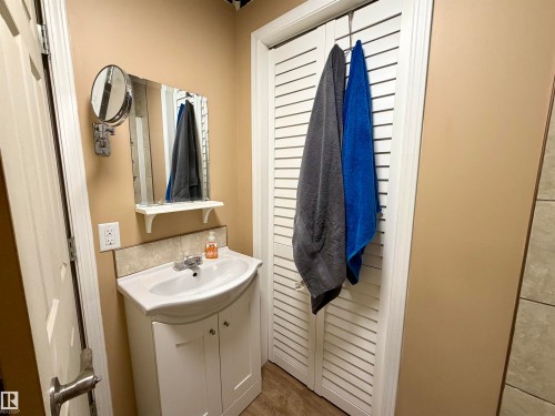 4329 45 Avenue, Drayton Valley, AB - Indoor Photo Showing Bathroom