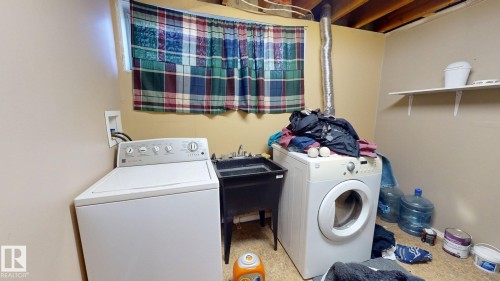 4329 45 Avenue, Drayton Valley, AB - Indoor Photo Showing Laundry Room