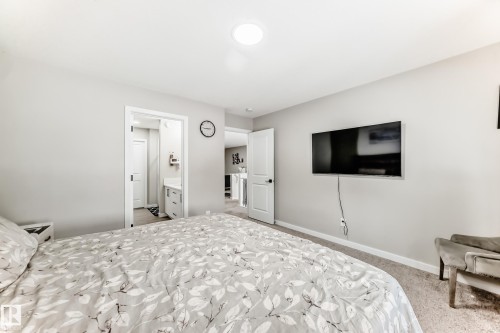 4930 Hawthorn Place, Edmonton, AB - Indoor Photo Showing Bedroom
