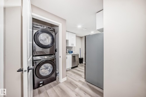 4930 Hawthorn Place, Edmonton, AB - Indoor Photo Showing Laundry Room
