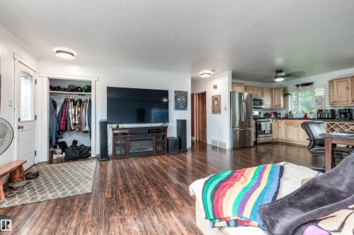 10624 40 Street, Edmonton, AB - Indoor Photo Showing Living Room