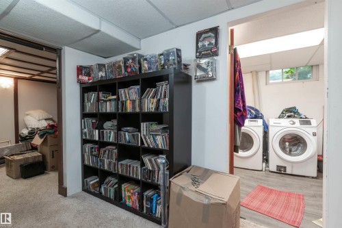 10624 40 Street, Edmonton, AB - Indoor Photo Showing Laundry Room