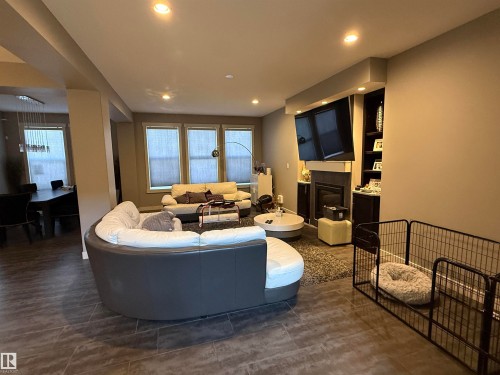 2036 Rochester Avenue, Edmonton, AB - Indoor Photo Showing Living Room
