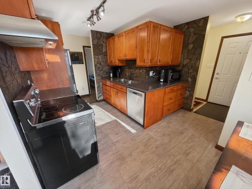 8316 122 Avenue, Edmonton, AB - Indoor Photo Showing Kitchen With Double Sink