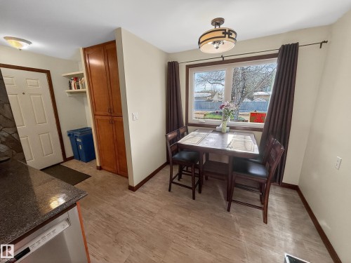 8316 122 Avenue, Edmonton, AB - Indoor Photo Showing Dining Room