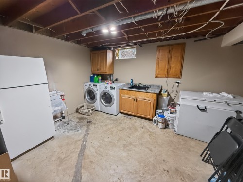 8316 122 Avenue, Edmonton, AB - Indoor Photo Showing Laundry Room