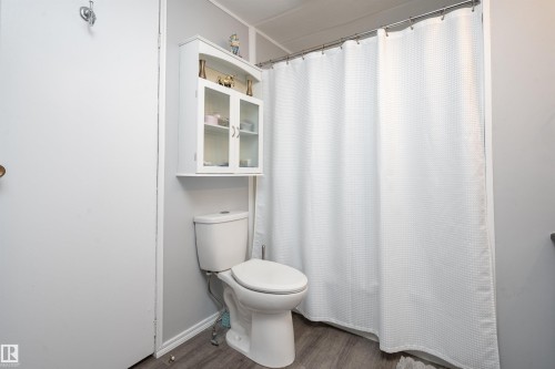 2438 Lakeview Bay, Edmonton, AB - Indoor Photo Showing Bathroom