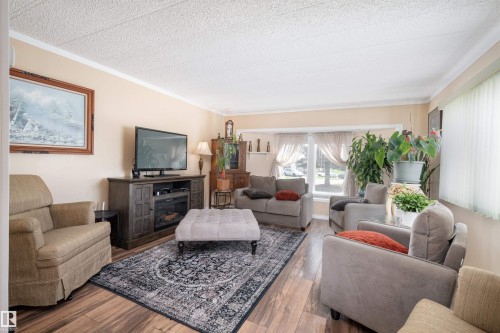 2438 Lakeview Bay, Edmonton, AB - Indoor Photo Showing Living Room
