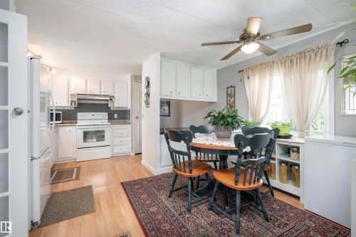 2438 Lakeview Bay, Edmonton, AB - Indoor