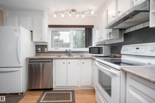 2438 Lakeview Bay, Edmonton, AB - Indoor Photo Showing Kitchen With Double Sink