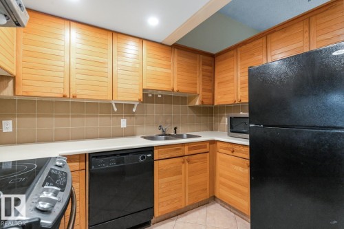 11122 83 Avenue, Edmonton, AB - Indoor Photo Showing Kitchen With Double Sink