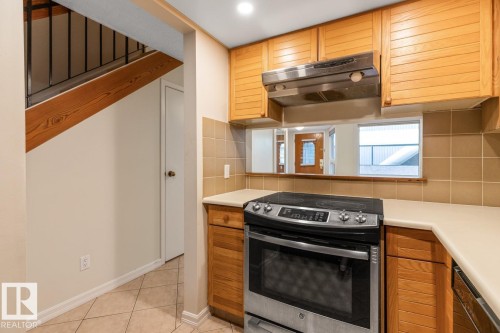 11122 83 Avenue, Edmonton, AB - Indoor Photo Showing Kitchen